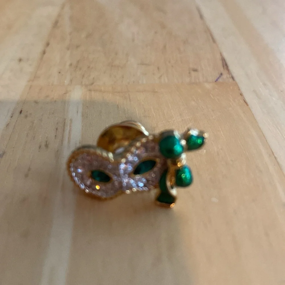 Beautiful genuine Swarovski clear & green crystal masquerade pin brooch. Stamped